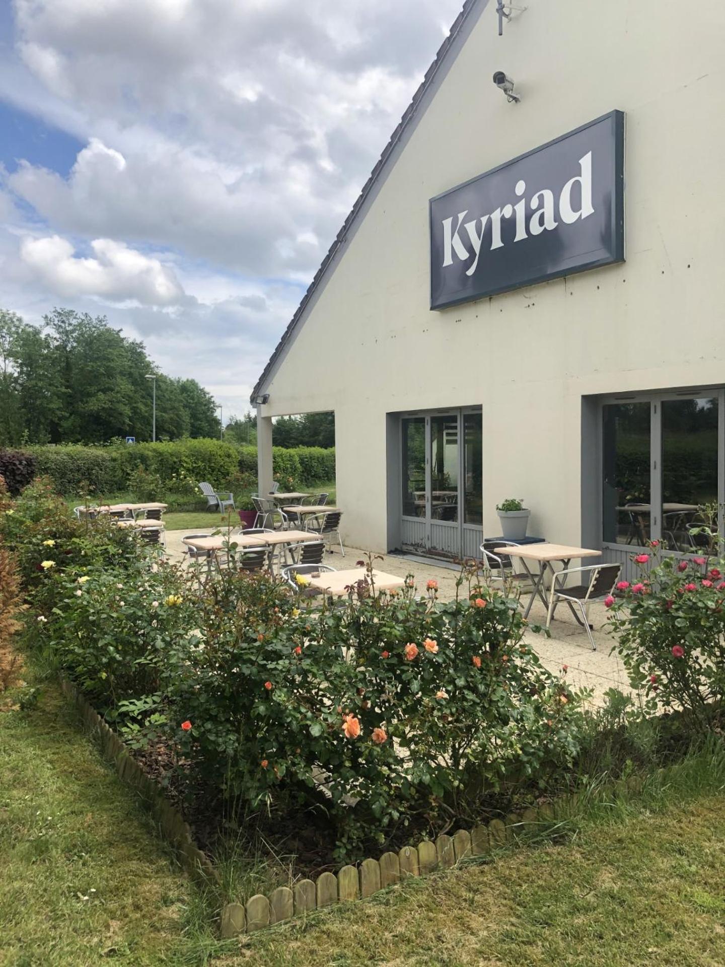 Kyriad Sedan Dış mekan fotoğraf